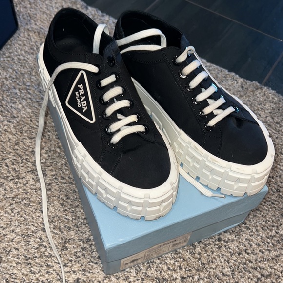 Black platform tennis shoes - Picture 2 of 7